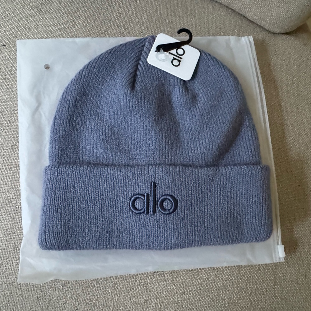 NWT Alo Yoga Blue Hat